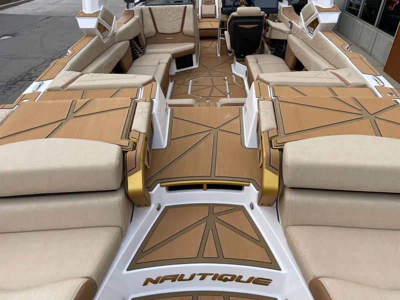 Slide: The Image of Nautique Super Air Nautique G25 Paragon 2026 - 4