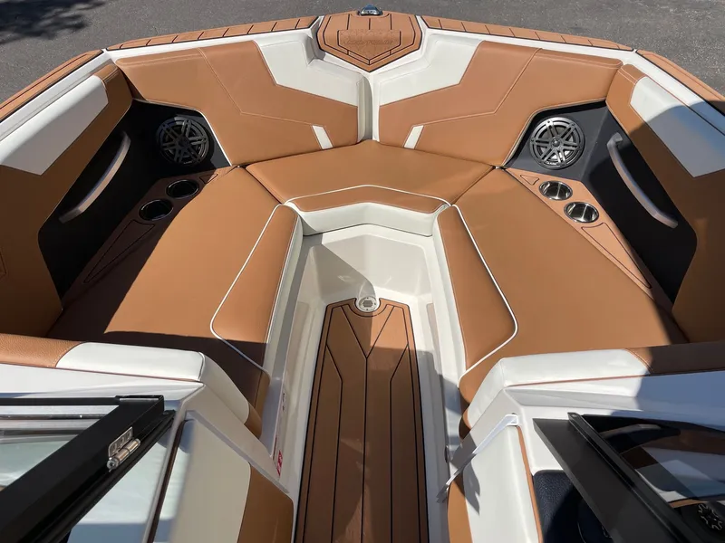 Slide: The Image of Nautique Super Air Nautique GS22 2026 - 11