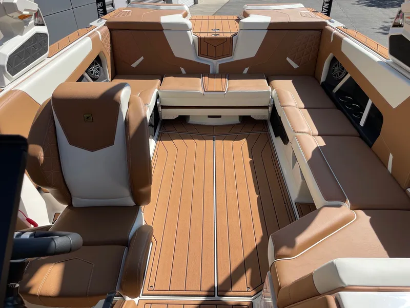 Slide: The Image of Nautique Super Air Nautique GS22 2026 - 12