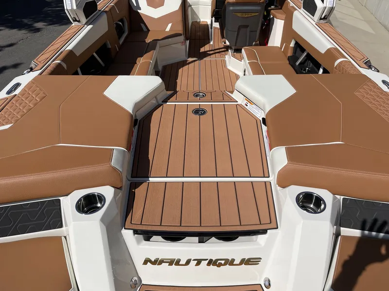 Slide: The Image of Nautique Super Air Nautique GS22 2026 - 4