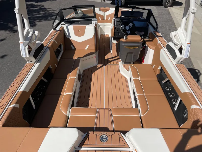 Slide: The Image of Nautique Super Air Nautique GS22 2026 - 5