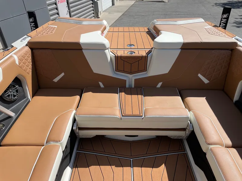 Slide: The Image of Nautique Super Air Nautique GS22 2026 - 8