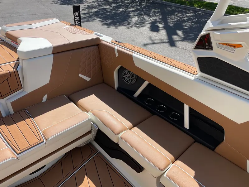 Slide: The Image of Nautique Super Air Nautique GS22 2026 - 9