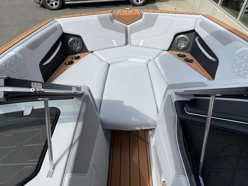 Slide: The Image of Nautique GS24 2026 - 11