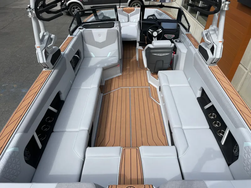 Slide: The Image of Nautique GS24 2026 - 5