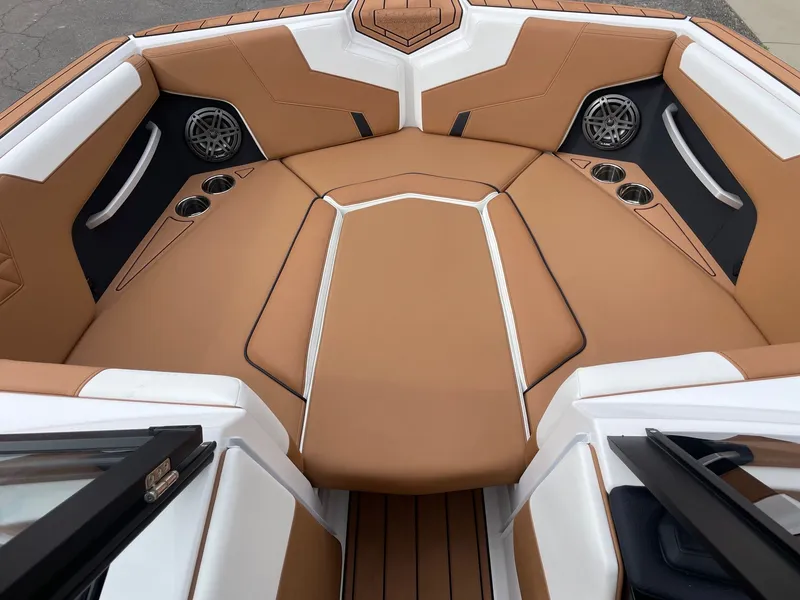 Slide: The Image of Nautique GS24 2026 - 11