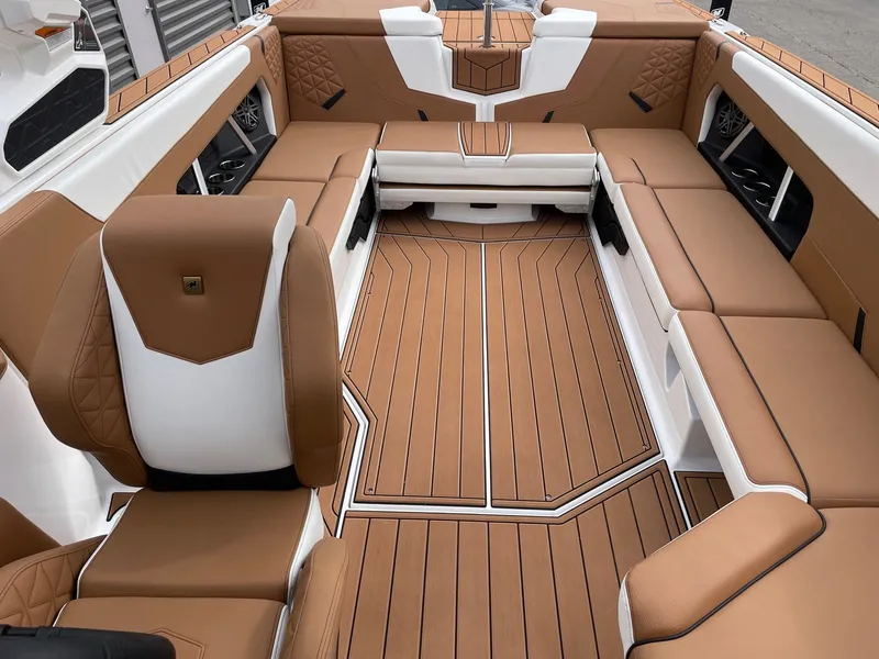 Slide: The Image of Nautique GS24 2026 - 12