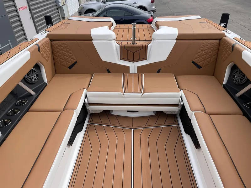 Slide: The Image of Nautique GS24 2026 - 8