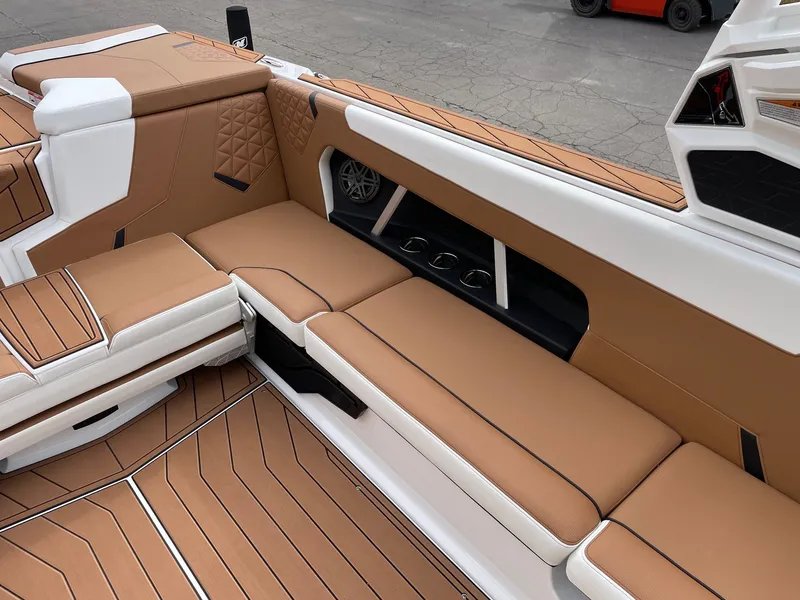 Slide: The Image of Nautique GS24 2026 - 9