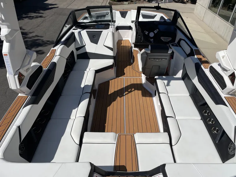 Slide: The Image of Nautique Super Air Nautique S23 2026 - 5