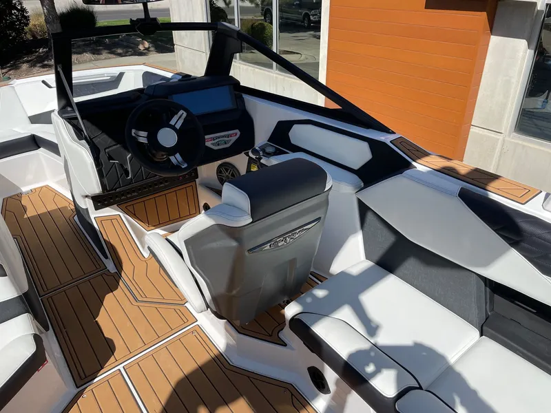 Slide: The Image of Nautique Super Air Nautique S23 2026 - 6