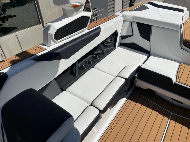 Slide: The Image of Nautique Super Air Nautique S23 2026 - 7