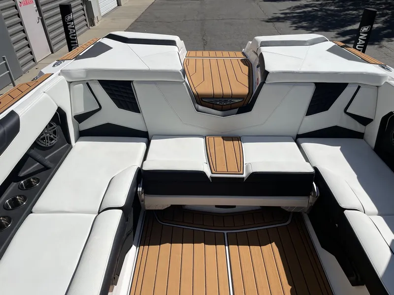 Slide: The Image of Nautique Super Air Nautique S23 2026 - 8