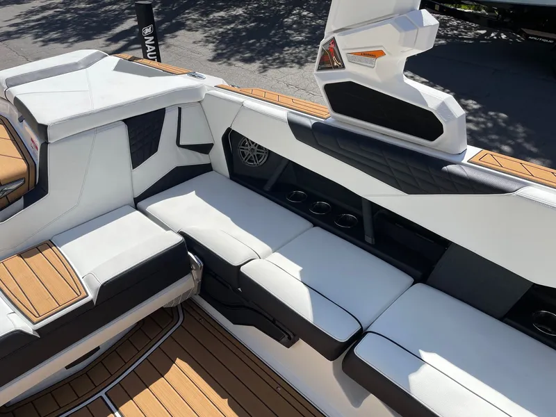 Slide: The Image of Nautique Super Air Nautique S23 2026 - 9