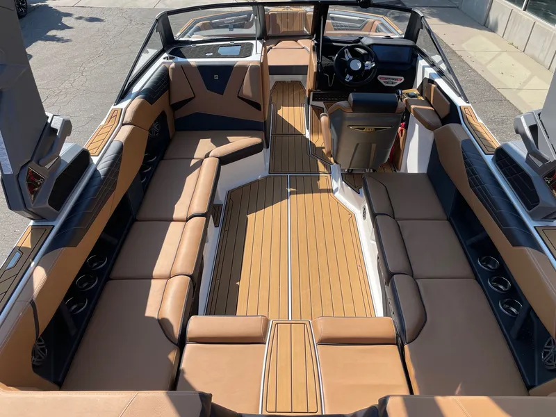 Slide: The Image of Nautique Super Air Nautique S23 2025 - 5