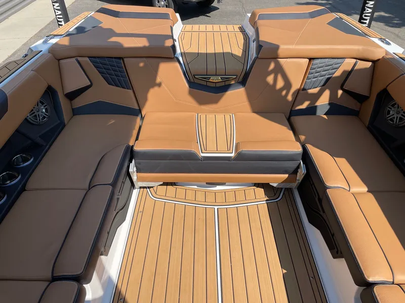 Slide: The Image of Nautique Super Air Nautique S23 2025 - 8