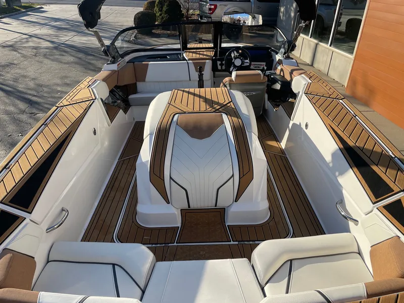 Slide: The Image of Nautique Ski Nautique 2023 - 4