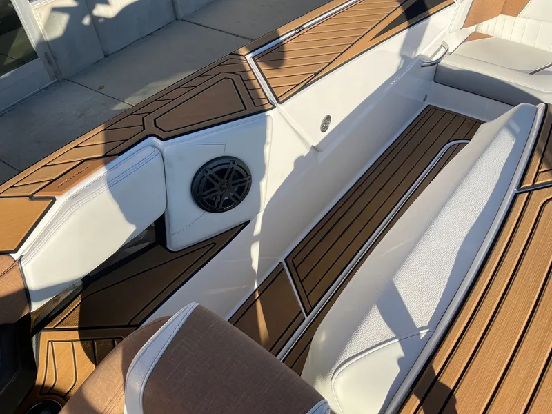 Slide: The Image of Nautique Ski Nautique 2023 - 6