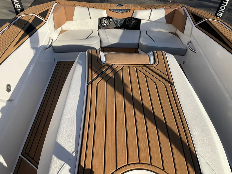 Slide: The Image of Nautique Ski Nautique 2023 - 7