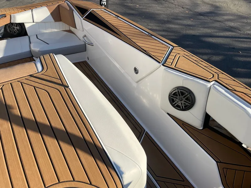 Slide: The Image of Nautique Ski Nautique 2023 - 8