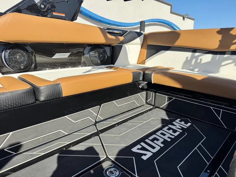 Slide: The Image of Supreme S240 2024 - 12