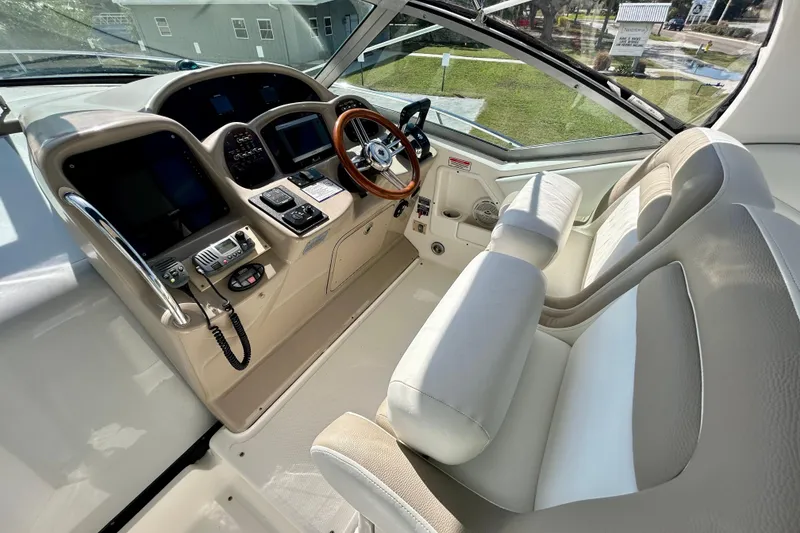 Slide: The Image of Cockpit of 2005 Sea Ray Sundancer 320 with steering wheel and control panel. - 15