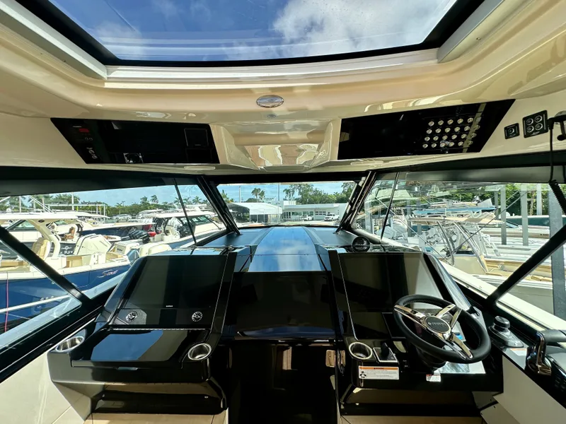 Slide: The Image of Scout 530 LXF 2026 - 11