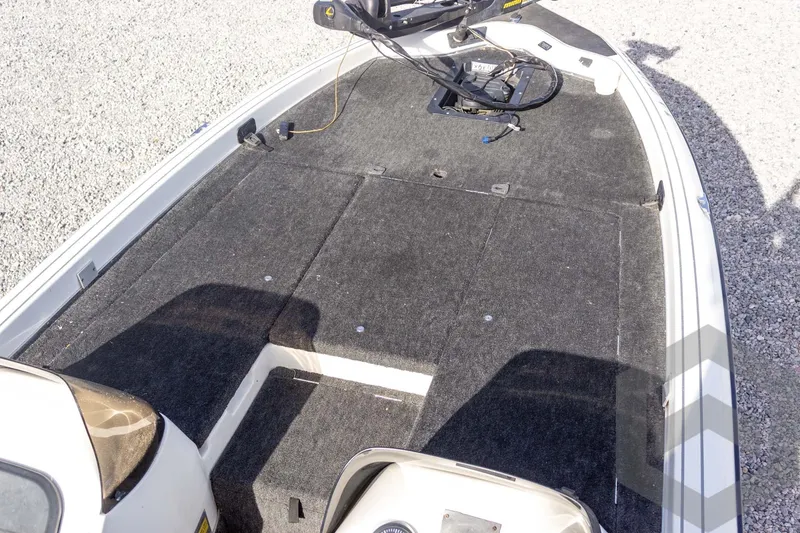 Slide: The Image of 2000 Champion 193 CX boat deck with carpeted surface and trolling motor. - 18