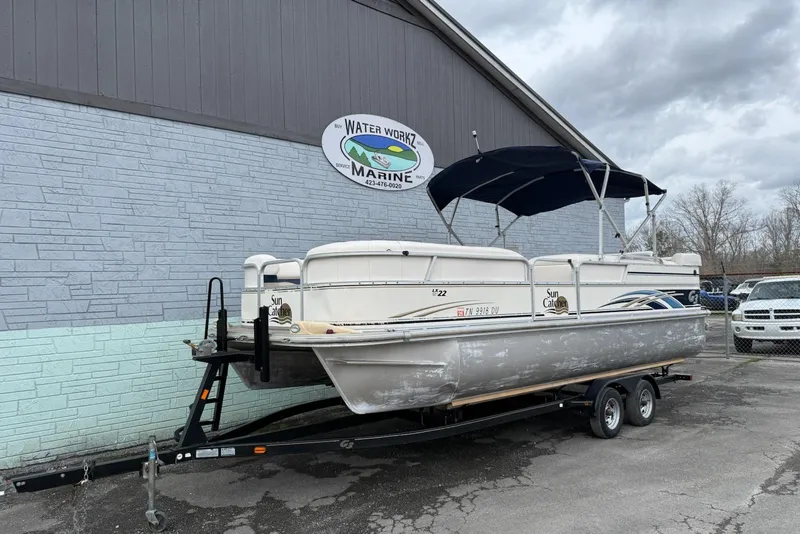 The Image of 2007 SunCatcher LX 22 SE pontoon boat on trailer at Water Works Marine. - 0