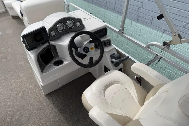 Slide: The Image of 2007 SunCatcher LX 22 SE boat helm with steering wheel and navigation equipment. - 10