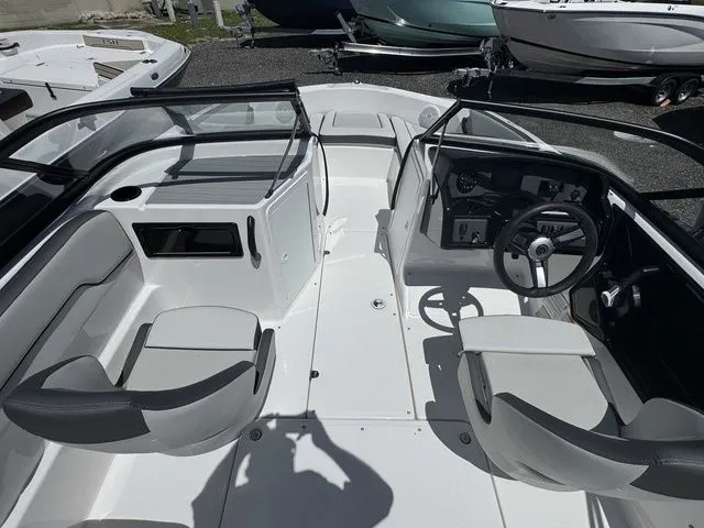 Slide: The Image of Yamaha SX190 2025 - 6