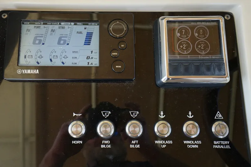 Slide: The Image of Chris-Craft 34- Catalina Grace- Electronics - 13