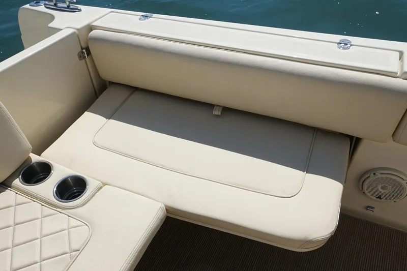 Slide: The Image of Chris-Craft 34- Catalina Grace- Seating - 14