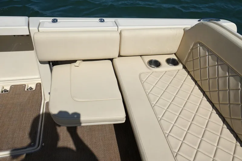 Slide: The Image of Chris-Craft 34- Catalina Grace- Seating - 15