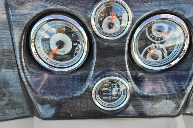 Slide: The Image of Dashboard gauges of a 2020 Avalon LSZ VRB - 24' boat. - 25