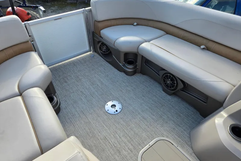 Slide: The Image of Luxurious seating area on a 2020 Avalon LSZ VRB 24' pontoon boat. - 29