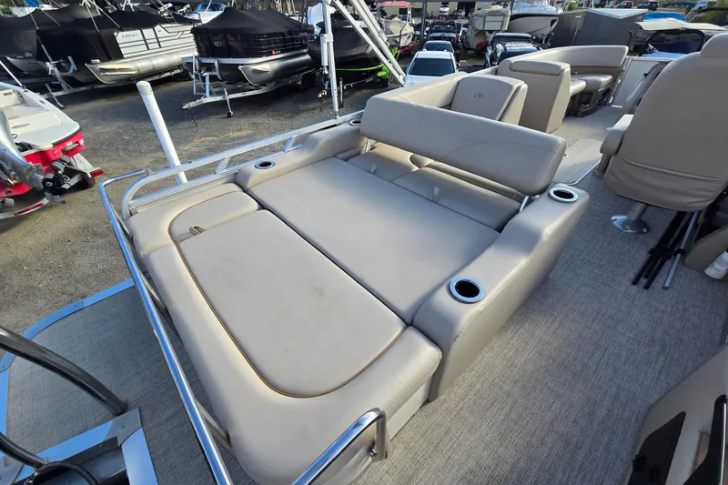 Slide: The Image of 2020 Avalon LSZ VRB 24' pontoon boat with spacious seating and cup holders. - 41