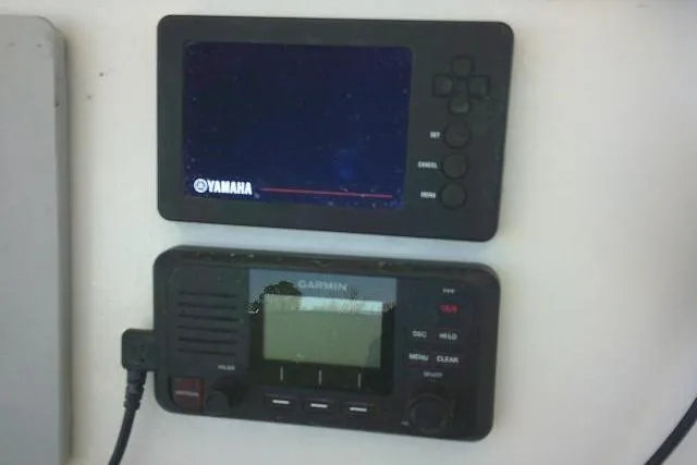 Slide: The Image of Yamaha and Garmin marine electronics on 2017 Sailfish 240 CC boat dashboard. - 30