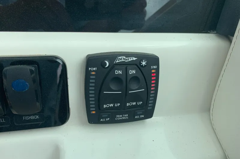 Slide: The Image of Bennett trim tab control panel on 2023 Sailfish 276 DC boat dashboard. - 14