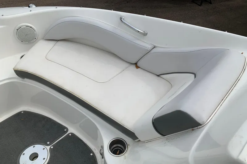 Slide: The Image of White seating area on a 2012 Sea Ray 200 Sundeck boat. - 10