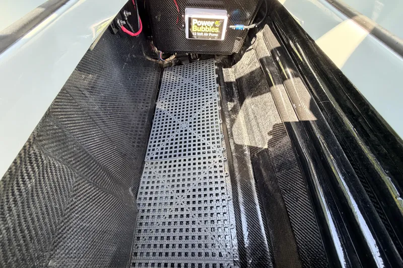 Slide: The Image of Interior view of 2022 Chittum Skiffs Islamorada 21 with Power Bubbles air pump. - 47