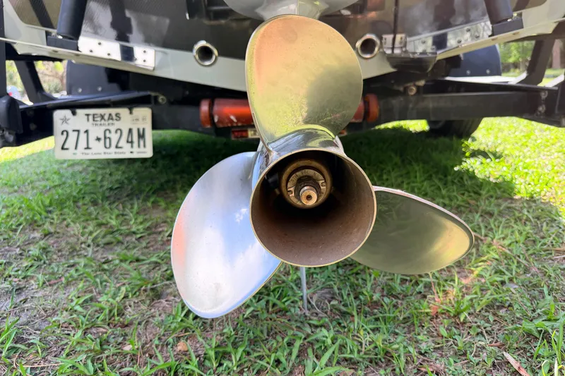 Slide: The Image of Propeller of 2022 Chittum Skiffs Islamorada 21 with Texas trailer license plate. - 65