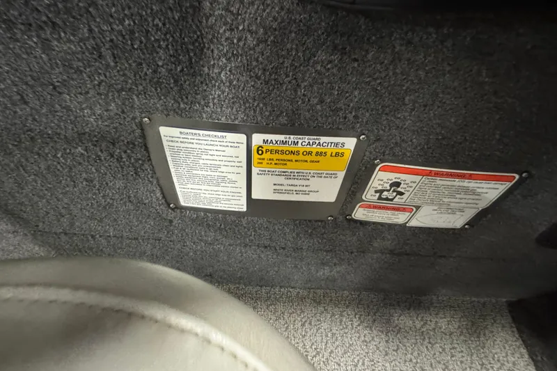 Slide: The Image of 2019 Tracker Targa V-18 WT capacity label, maximum 6 persons or 885 lbs. - 9