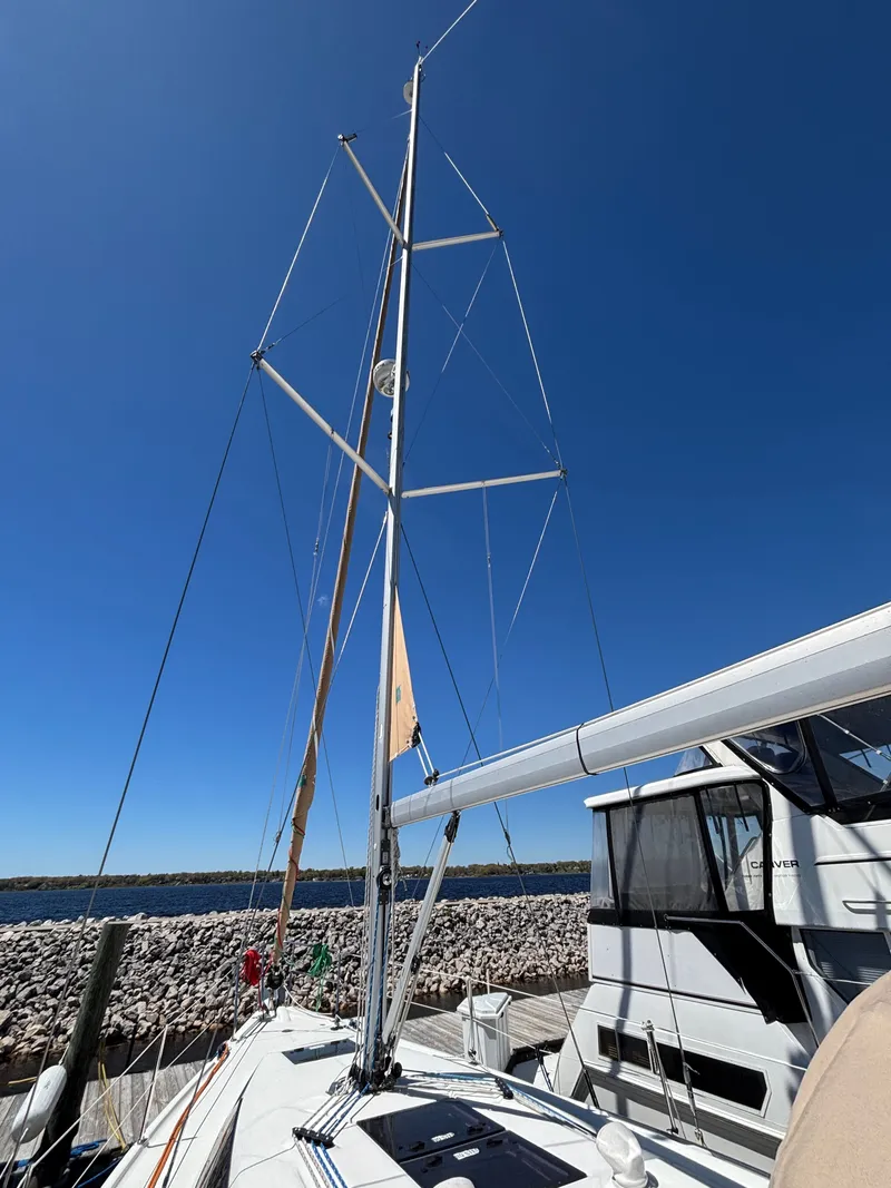 Slide: The Image of Marlow-Hunter 37 sailboat mast, 2016 model, docked under clear blue sky. - 22