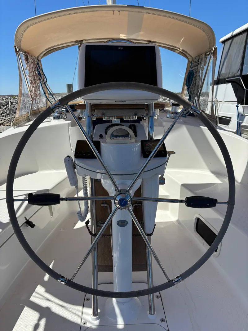 Slide: The Image of Steering wheel of a 2016 Marlow-Hunter 37 yacht in sunny weather. - 27