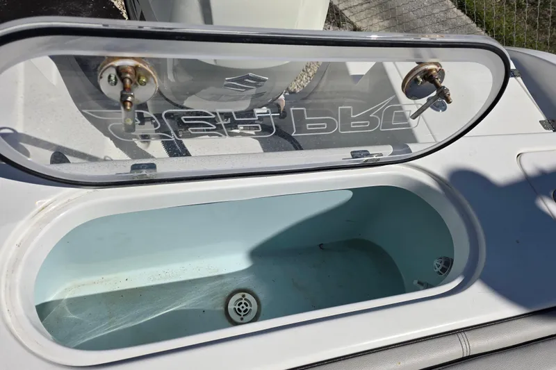 Slide: The Image of Livewell on a 2018 Sea Pro 219 Center Console boat, open lid view. - 20
