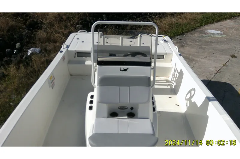 Slide: The Image of 2024 Mako Pro Skiff 19 CC boat interior with console and seating. - 18