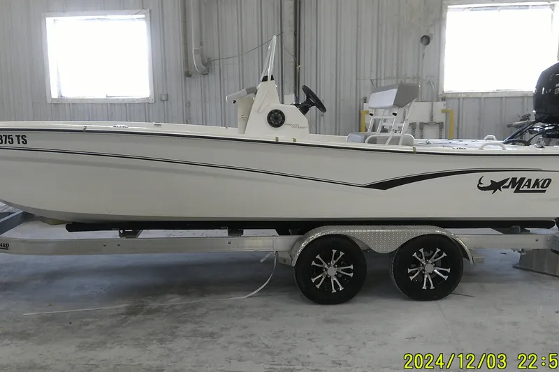 The Image of 2023 Mako Pro Skiff 19 CC boat on trailer in indoor storage facility. - 0