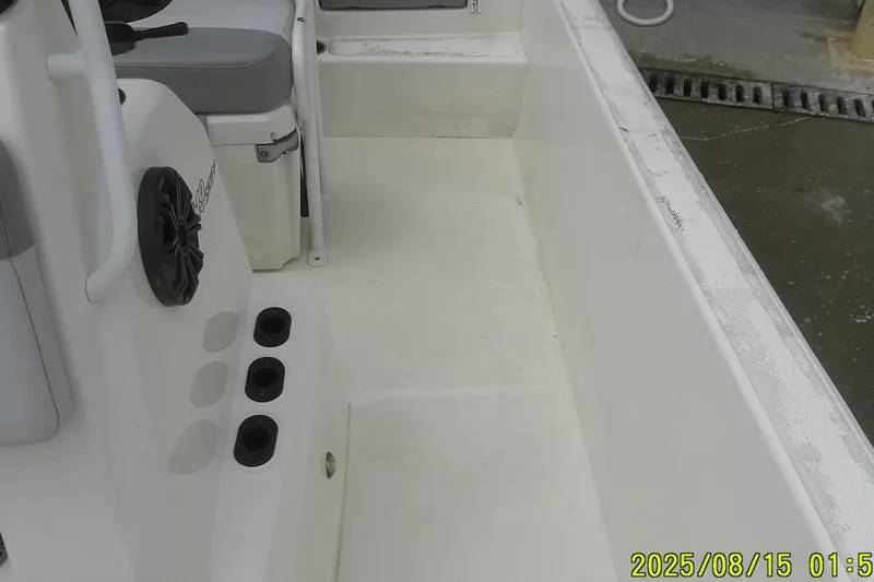 Slide: The Image of 2023 Mako Pro Skiff 19 CC interior with seating and rod holders. - 23