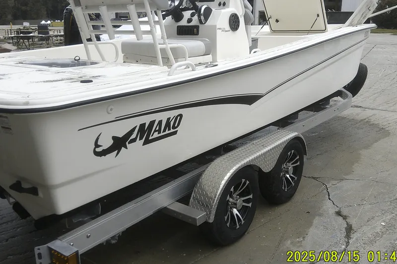 Slide: The Image of 2023 Mako Pro Skiff 19 CC boat on trailer, side view. - 36